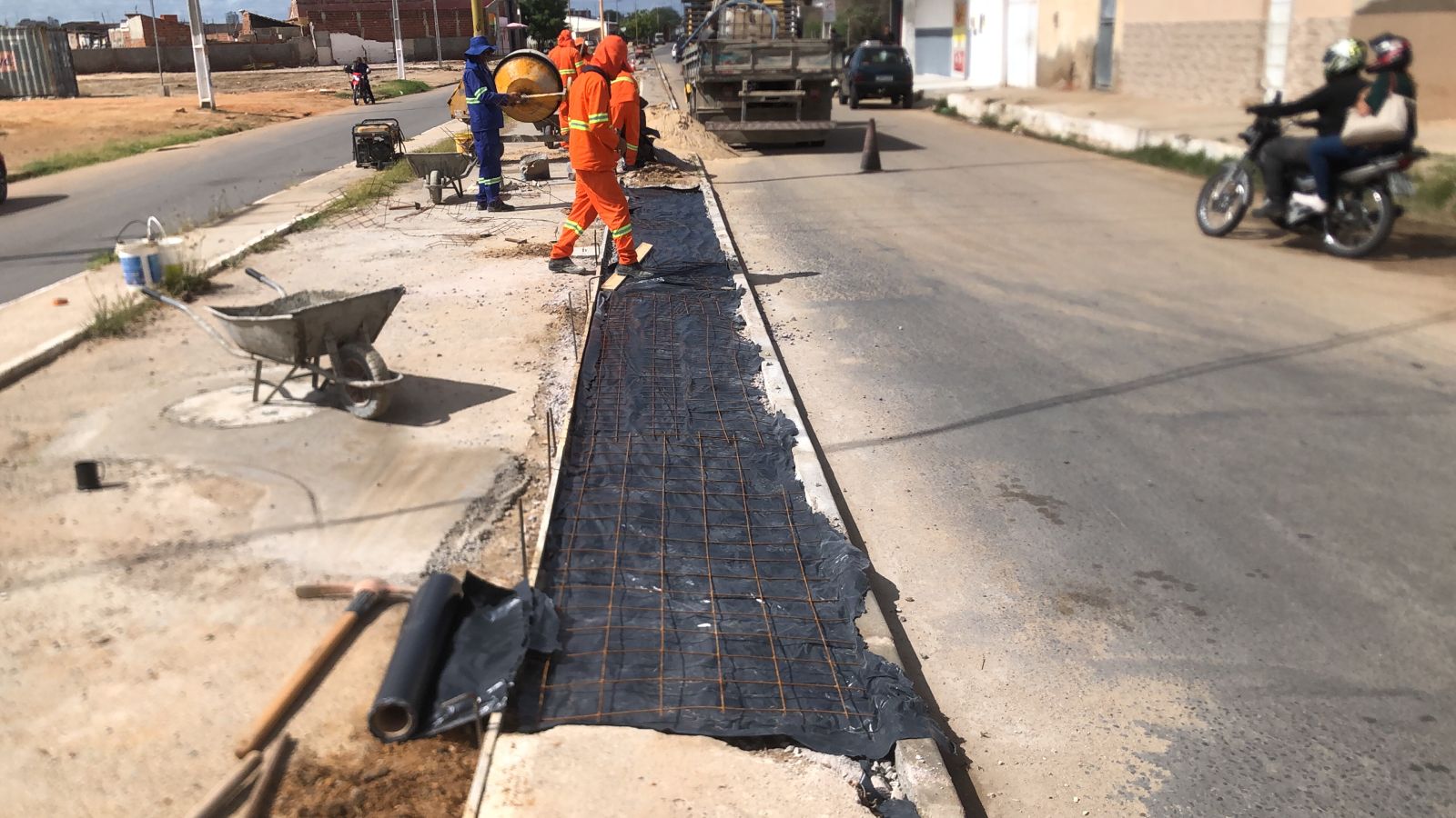 Mutirão de limpeza prepara a Avenida dos Tropeiros para o receber o “Pra Sempre São João”