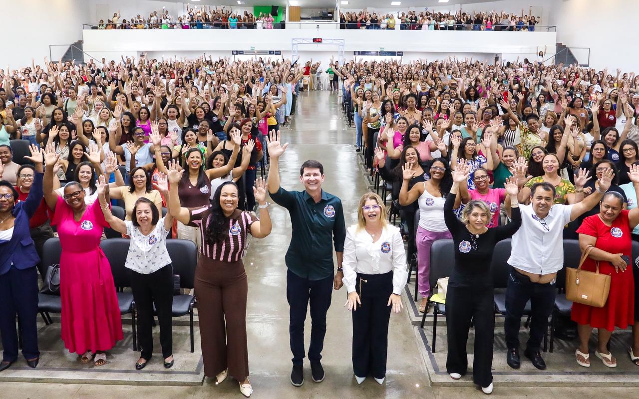 Simão Durando anuncia bônus de R$ 4 mil para professores e secretários escolares comprarem tablets e computadores