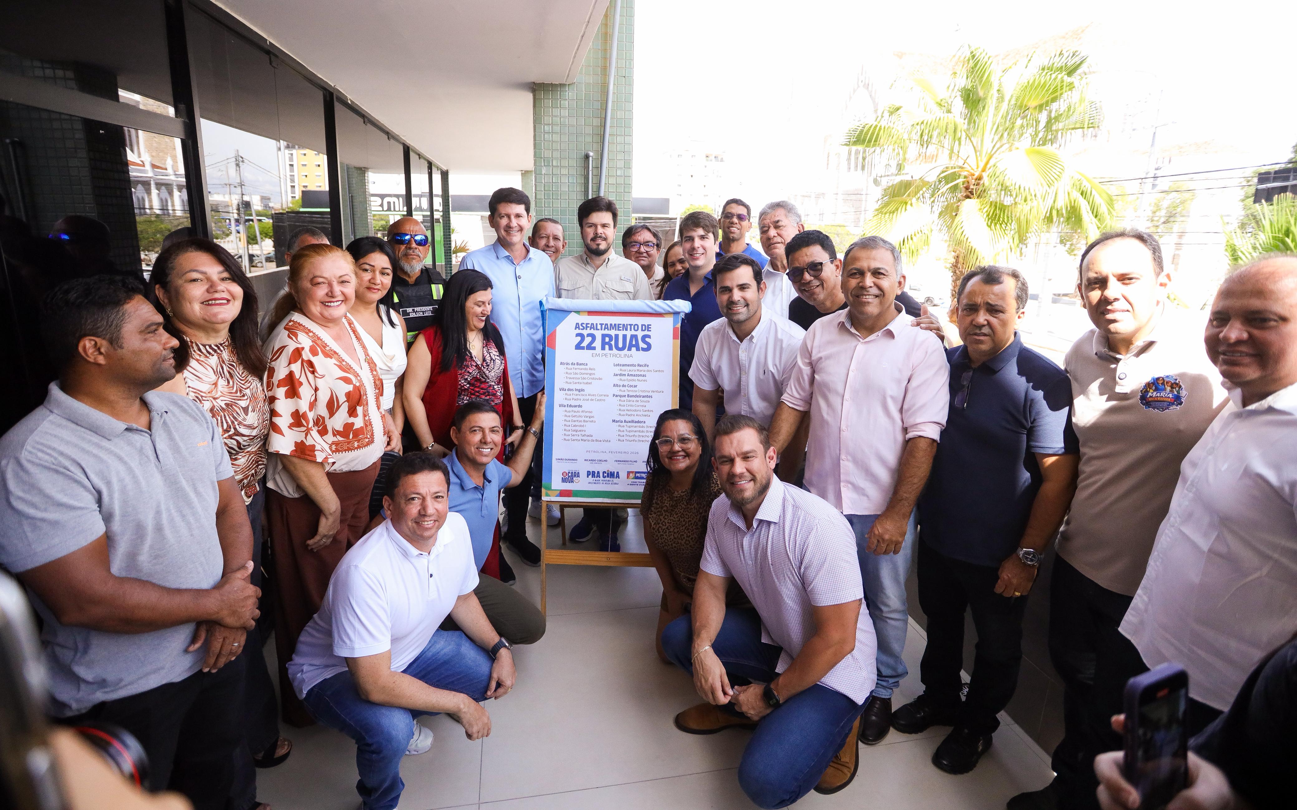 Simão Durando assina ordem de serviço para asfaltamento de 22 ruas em Petrolina