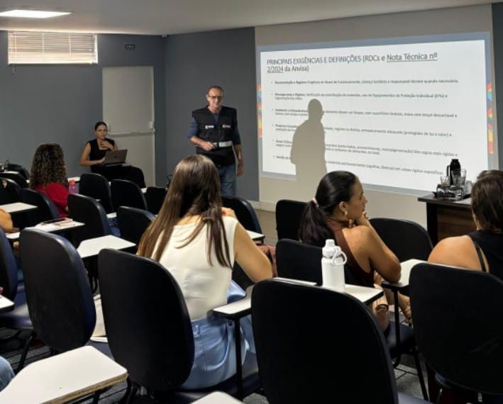 Vigilância Sanitária promove formação sobre boas práticas para estudantes de estética em Petrolina