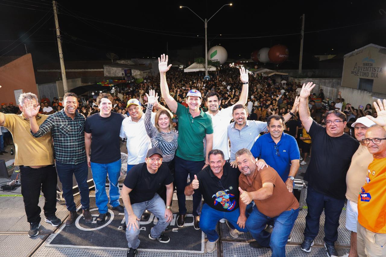 Simão Durando anuncia construção de parque de exposição e lazer na abertura da ExpoRajada