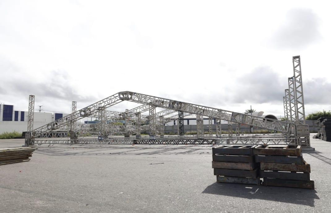 Estrutura do São João de Petrolina começa a ser erguida no Pátio Ana das Carrancas