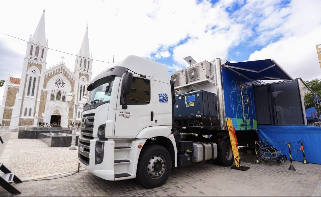 Petrolinenses  contam com serviços gratuitos oferecidos pela Carreta da Mulher Pernambucana