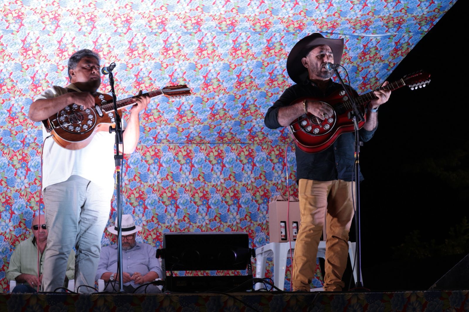 Com muita poesia e versos improvisados, Petrolina celebra a 40ª edição do Festival de Violeiros