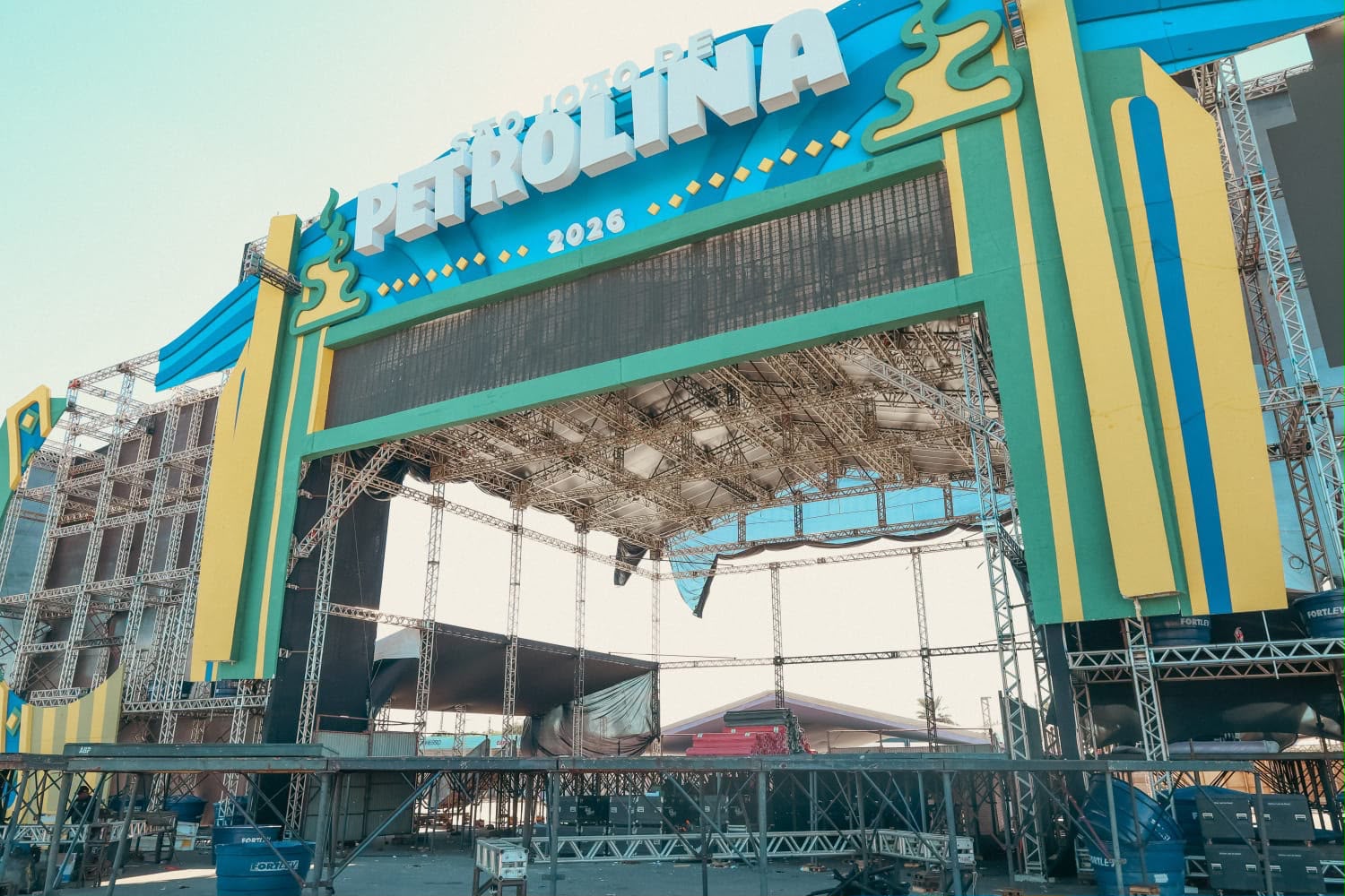 Petrolina já em clima de São João: montagem da estrutura entra na fase cenográfica e expectativa toma conta da cidade