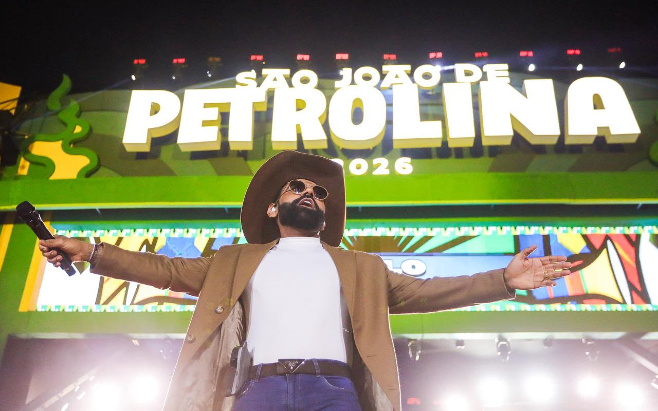 É hora de muito arrocha e romantismo no palco do São João de Petrolina