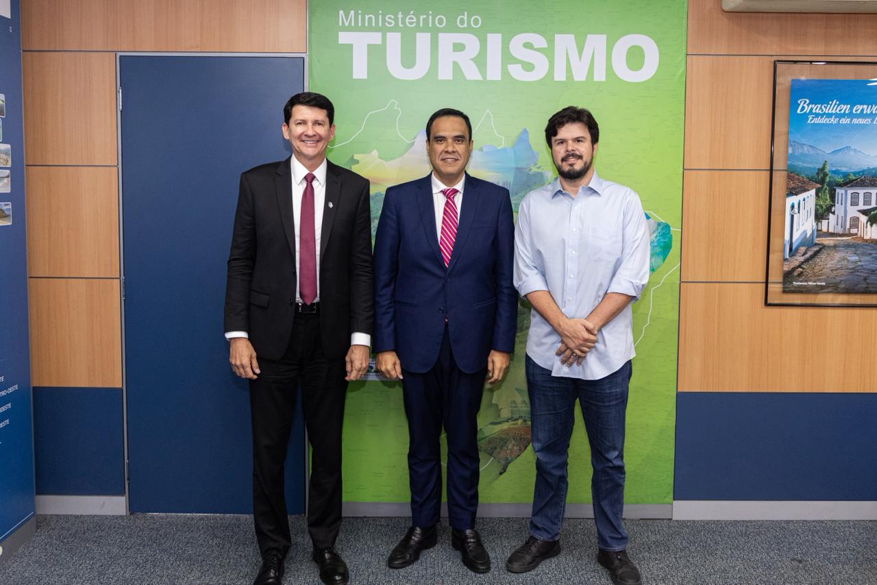 Simão Durando recebe ministro do Turismo no São João de Petrolina