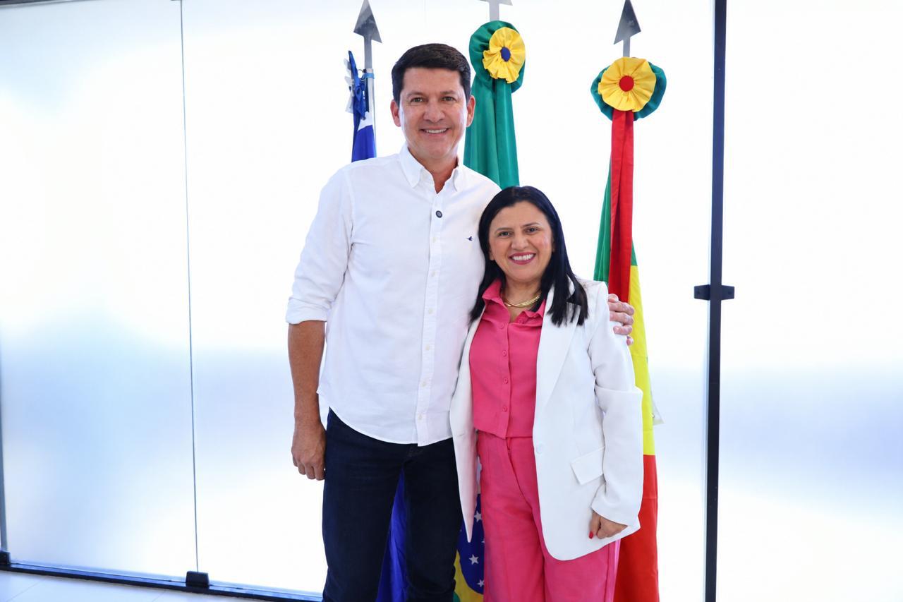 Simão Durando anuncia Rosarinha Coelho como nova secretária da Mulher de Petrolina